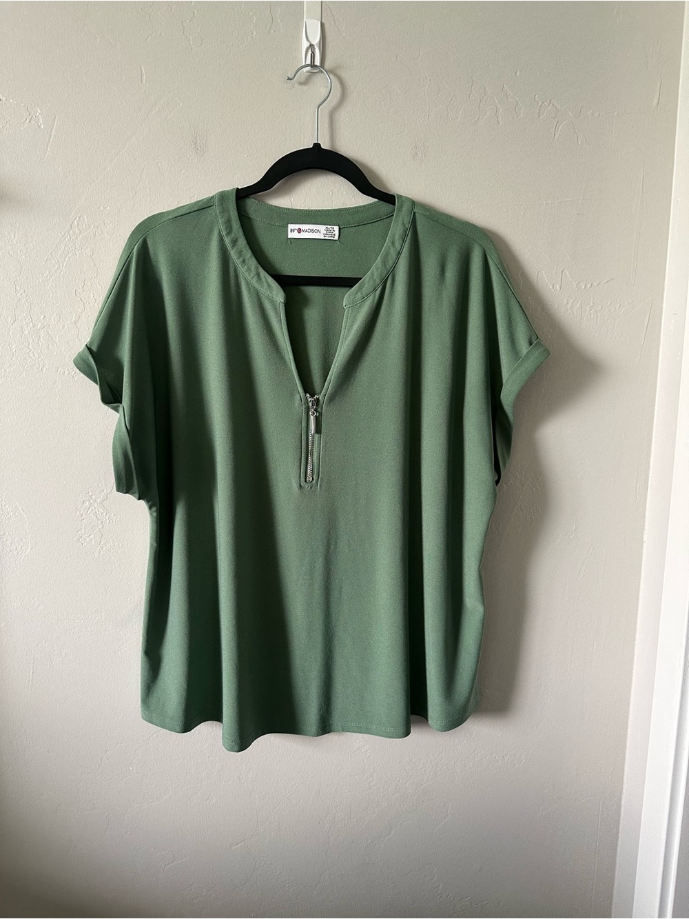 89th & Madison Olive Zip-Front Short Sleeve Top
